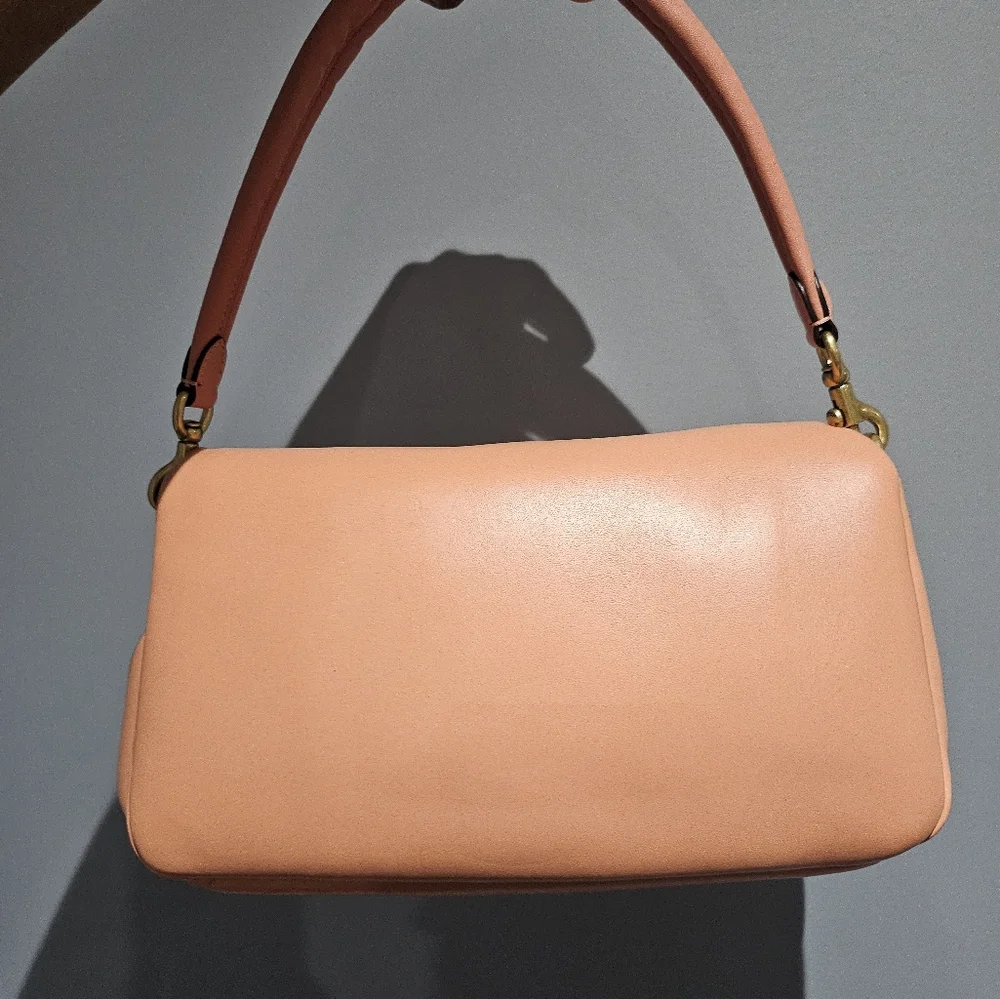 Coach pillow tabby 26 light coral - Picture 3 of 5